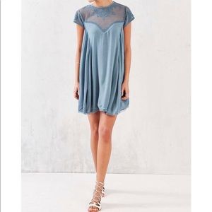 URBAN OUTFITTERS KIMCHI BLUE LILY TRAPEZE DRESS